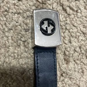 Gucci kids belt unisex 27 inches but stretches use few times